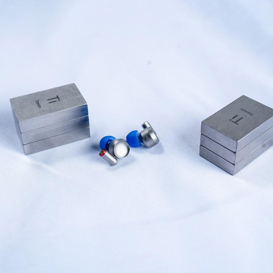 DUNU LUNA Dynamic In-Ear Earphones - GreshamTech