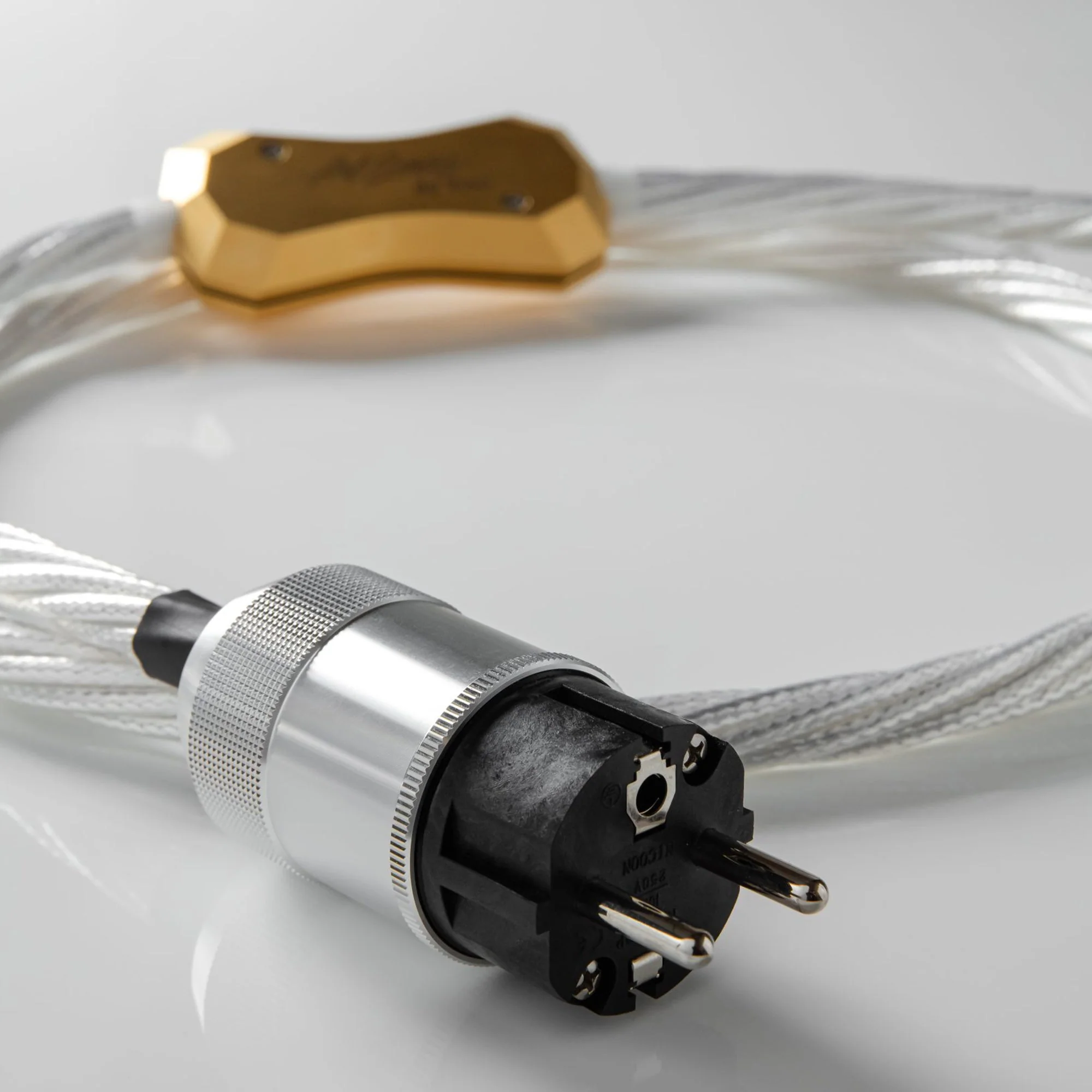 Crystal Cable Art Series Da Vinci Power Cable - GreshamTech