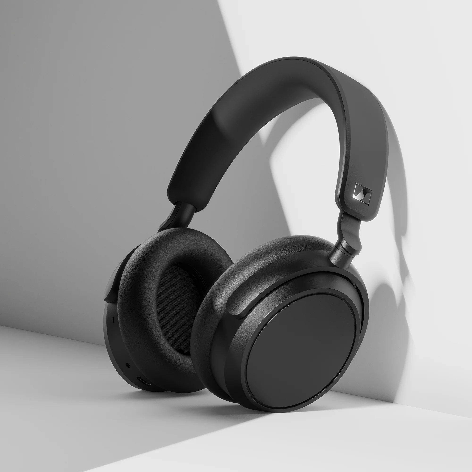 Sennheiser ACCENTUM Plus Wireless - GreshamTech