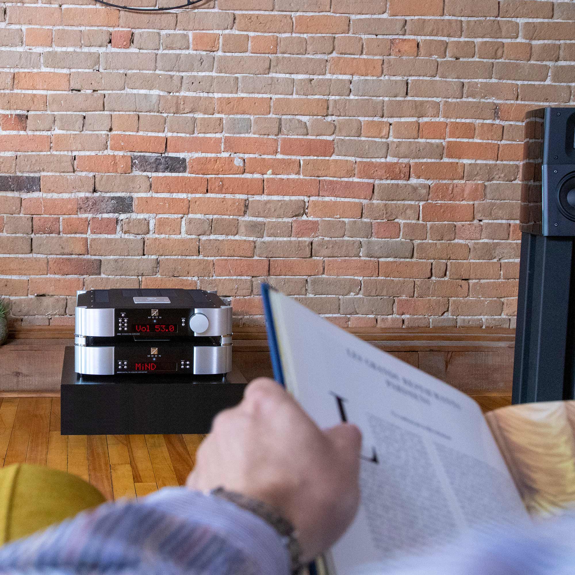 Simaudio MOON 680D State-of-the-art Digital Analogue Converter - GreshamTech