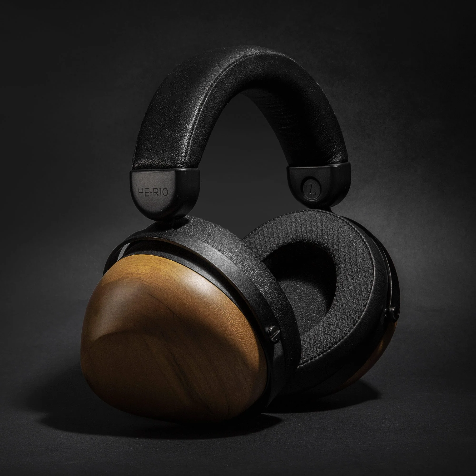 HIFIMAN HE-R10P Closed-Back Planar Magnetic Headphones - GreshamTech