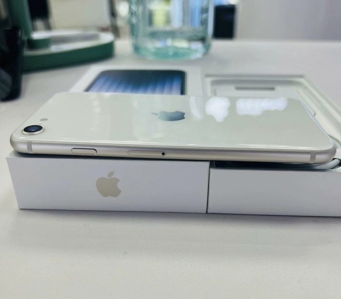 iPhone SE3 64GB Single Sim unlocked Good condition - GreshamTech