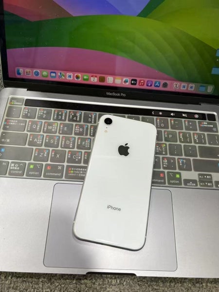 iPhone XR 128GB Dual Sim 4G unlocked Good condition - GreshamTech