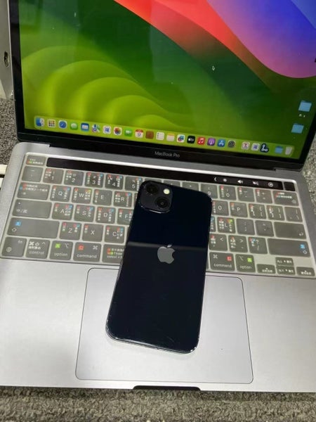 iPhone 13 128GB Dual Sim 5G unlocked Good condition - GreshamTech