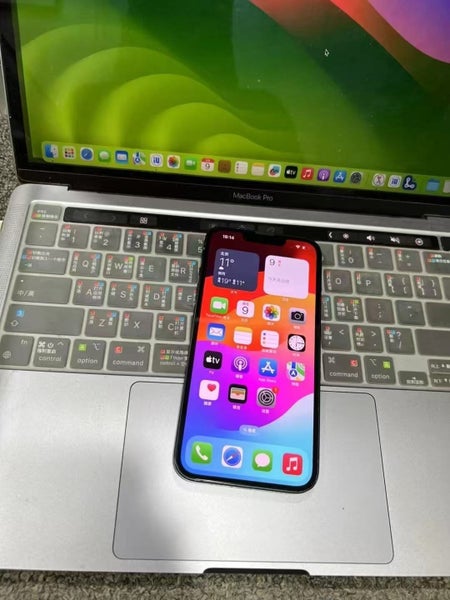 iPhone 13 128GB Dual Sim 5G unlocked Good condition - GreshamTech