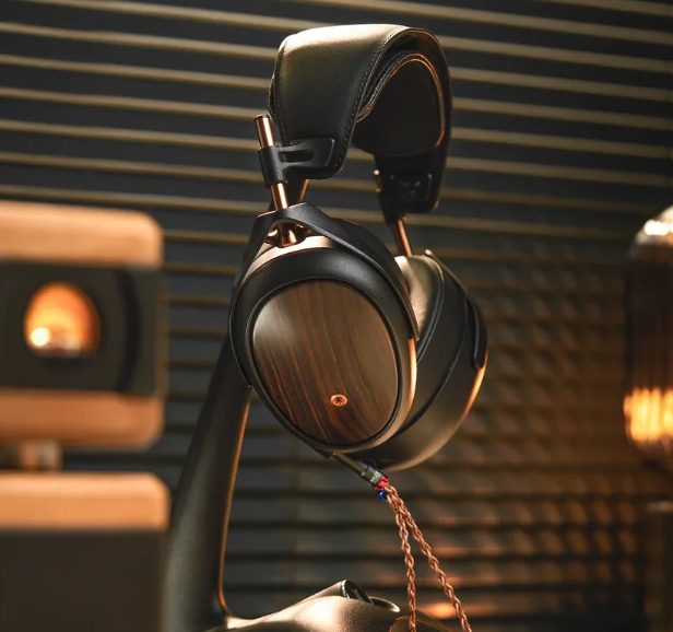 Meze Audio LIRIC 2 Isodynamic Hybrid Array Closed-back Heaphones Brand New - GreshamTech