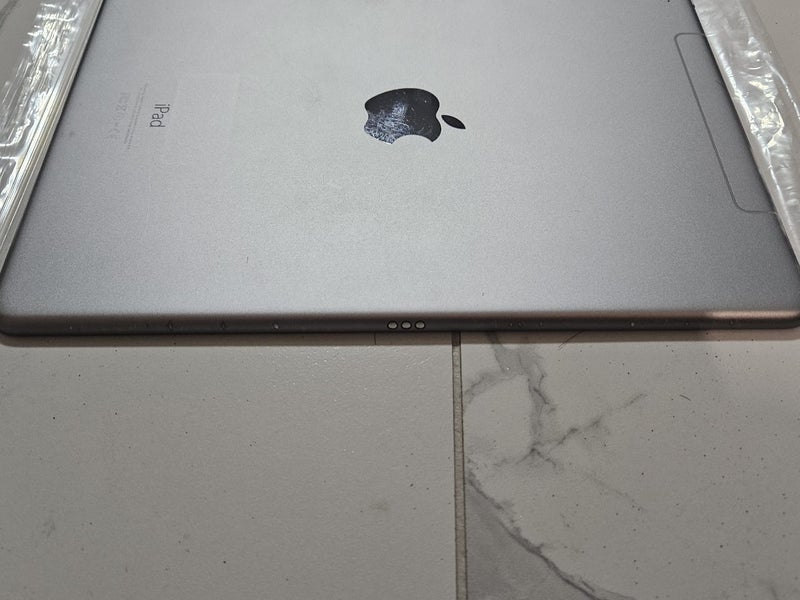 iPad Pro 9.7 128GB (A1674/ 2016 9.7inch) software bypassed 0661 - GreshamTech