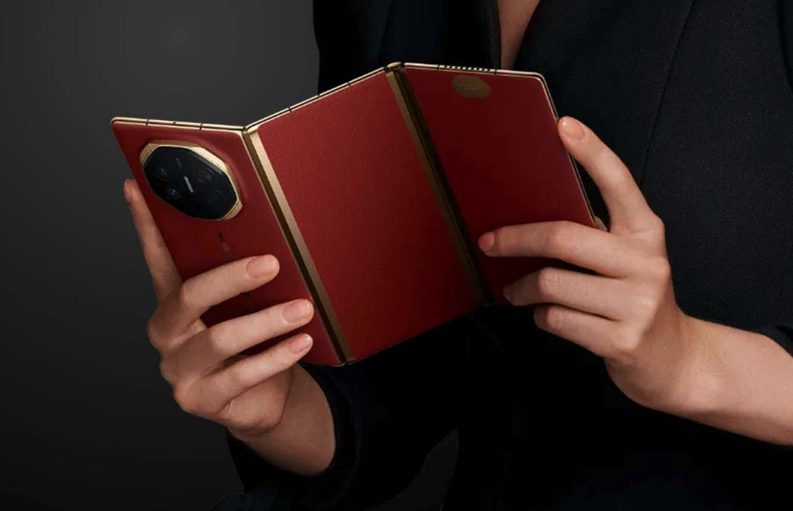 Huawei Mate XT foldable 16+512GB mobilephone Like New ex-demo 7-9 days - GreshamTech