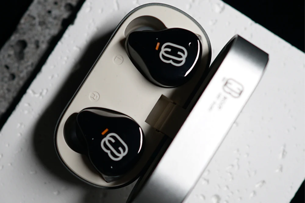 BGVP Q3 1DD+1BA TWS True Wireless Headphone (TWS) - GreshamTech