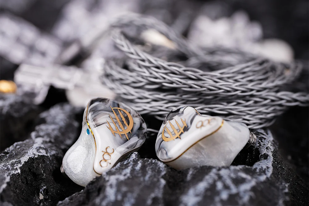 QDC x Aiuto White Tiger II 6BA+2EST In-Ear Headphone - GreshamTech