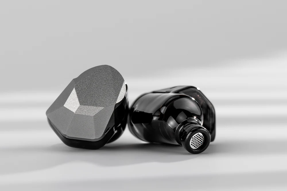 MOONDROP HARMON Three Dynamic Drivers In-ear Headphone - GreshamTech