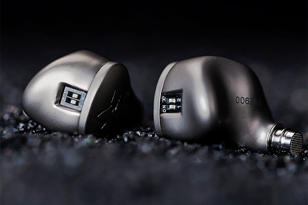 SHANLING ME900 2DD+6BA In-Ear Headphone  - GreshamTech