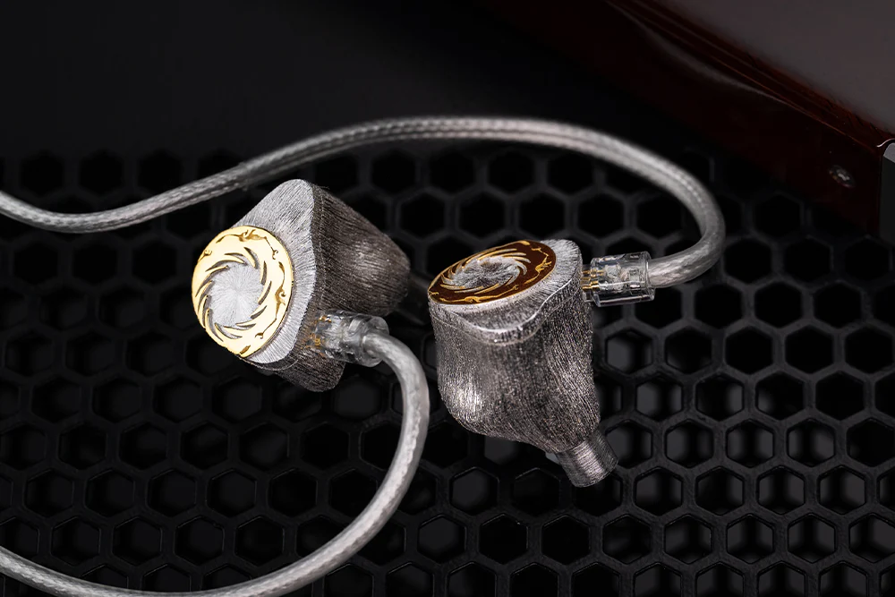 MOONDROP Solis 2 2DD+2BA+4EST In-ear Headphone - GreshamTech