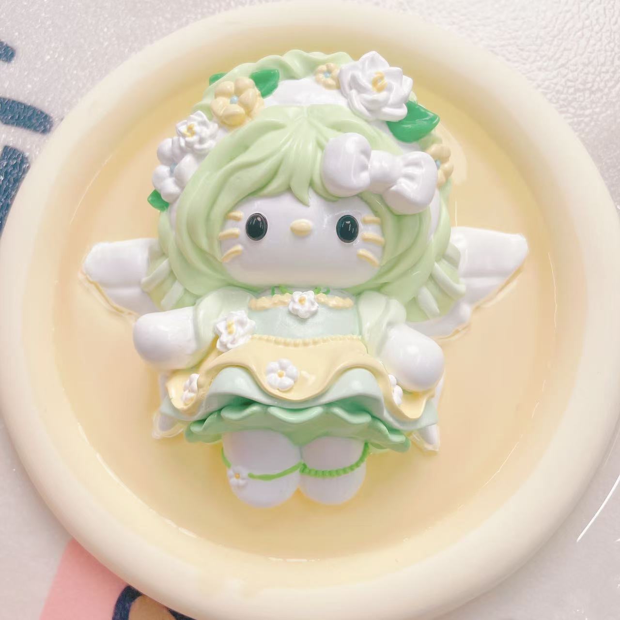 Hello Kitty  TEA FLOWER Taba Squishy