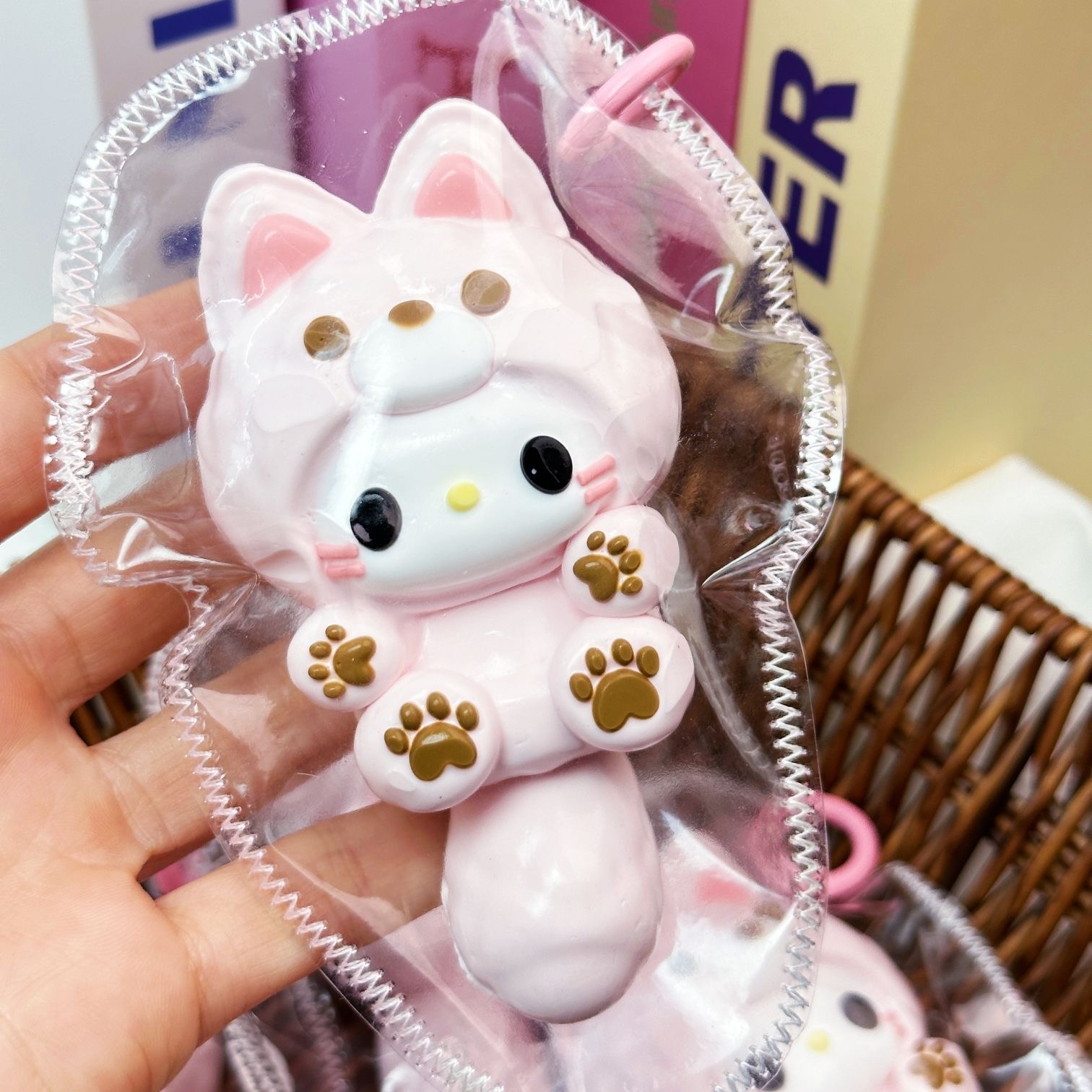 Hello Kitty PUPPY Taba Squishy