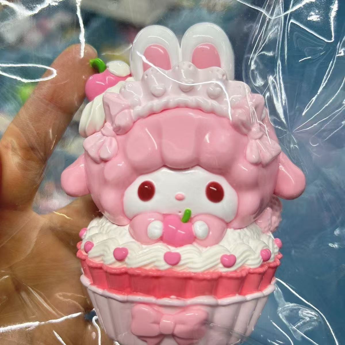 My melody CUPCAKE Taba Squishy