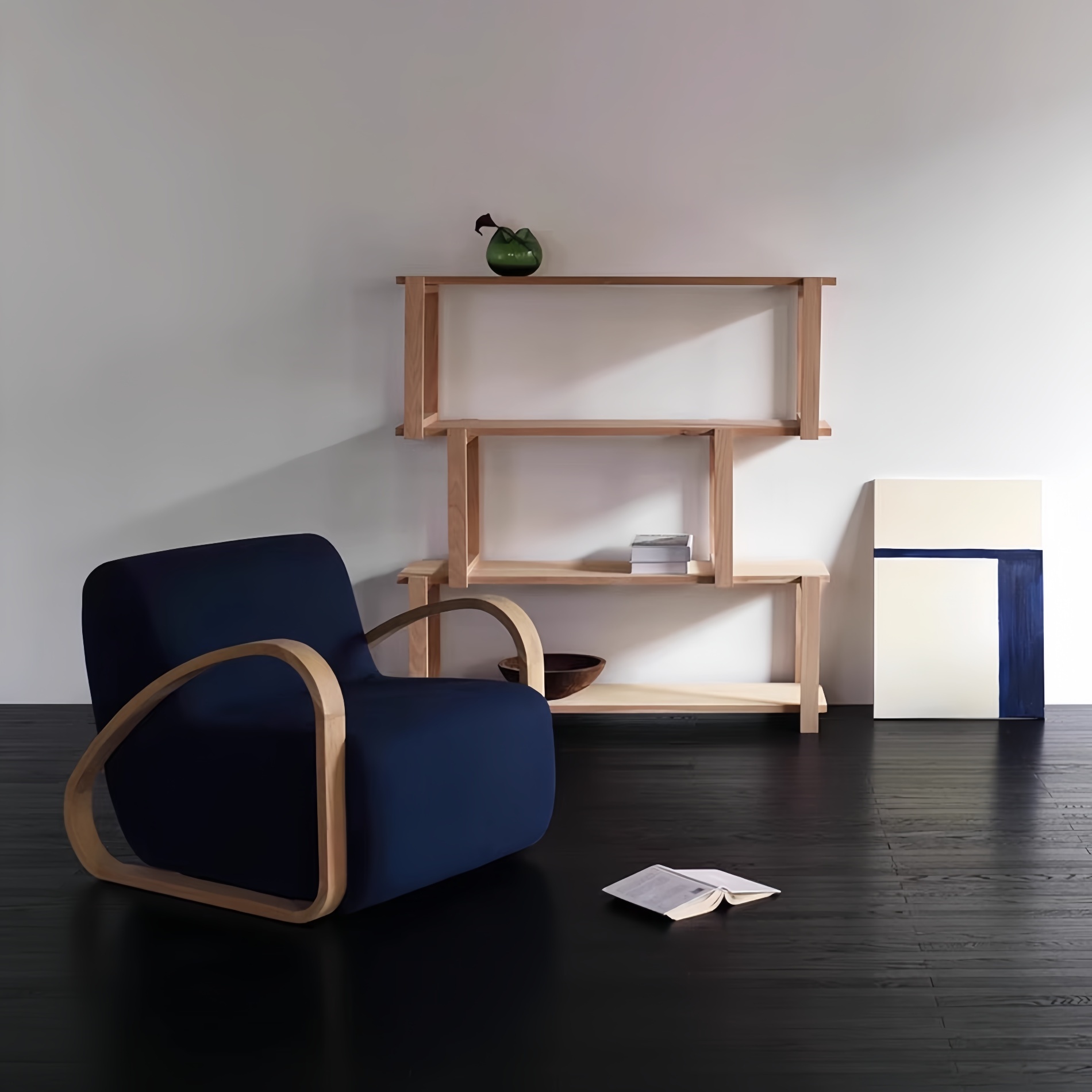 Fauteuil design contemporain avec accoudoirs en bois courbés