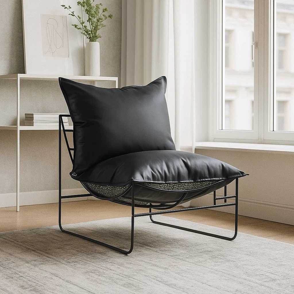 Fauteuil moderne avec coussins amovibles et structure métallique