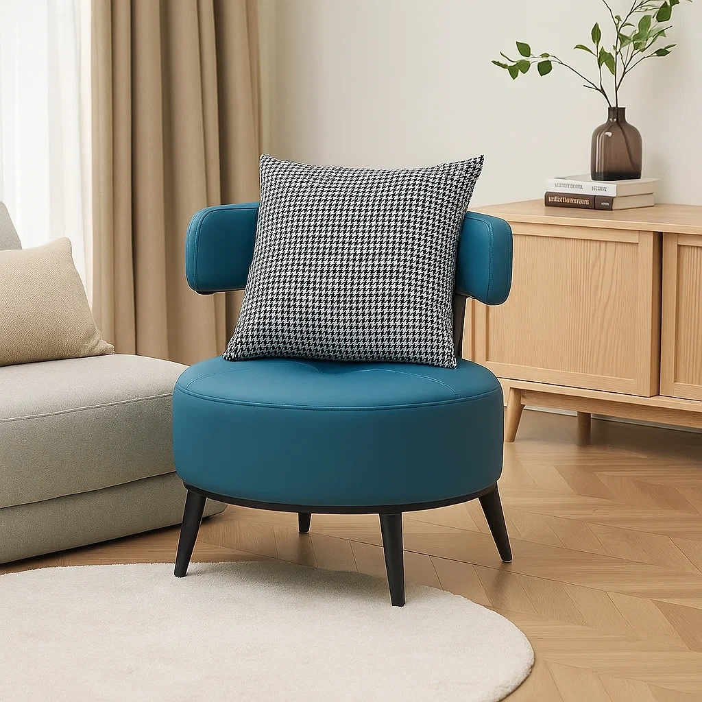 Chaise design moderne avec coussin décoratif