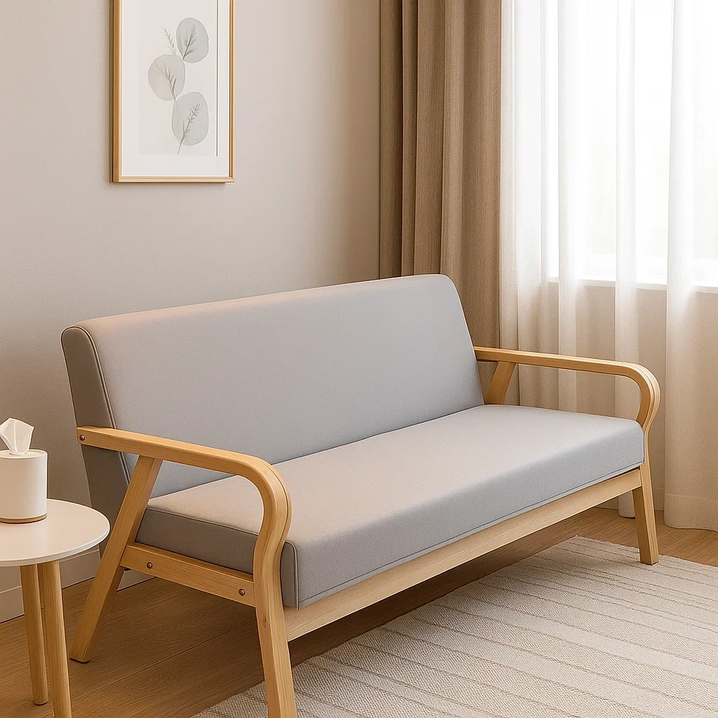 Canapé 2 places en bois avec accoudoirs arrondis et assise confortable