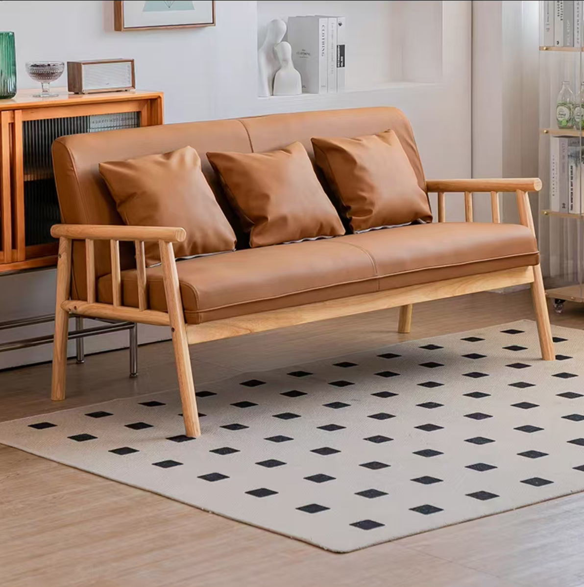 Canapé 3 places en cuir synthétique avec structure en bois clair