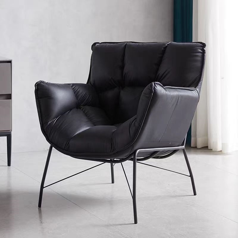 Fauteuil moderne rembourré avec structure métallique