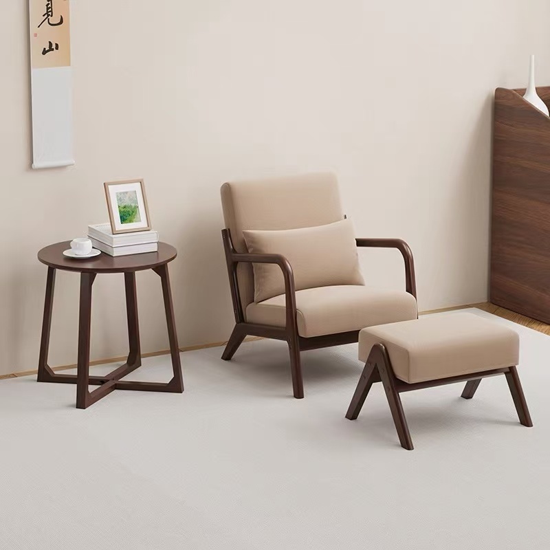 Ensemble 3 pièces avec fauteuil, repose-pieds et table basse en bois