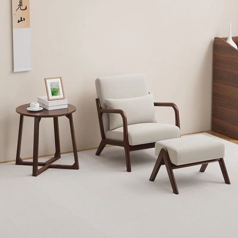 Ensemble 3 pièces avec fauteuil, repose-pieds et table basse en bois