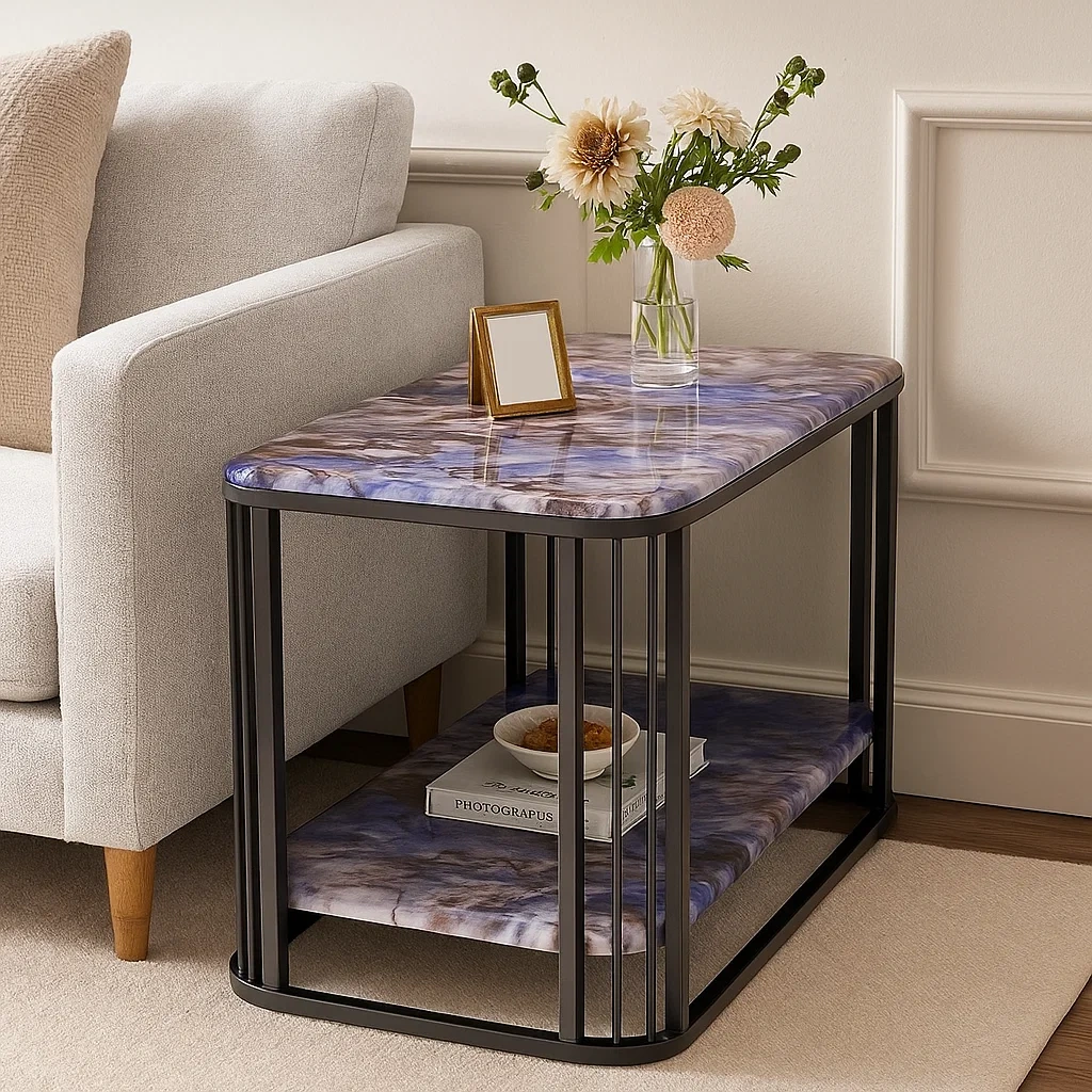 Table d’appoint rectangulaire en marbre avec structure métallique dorée