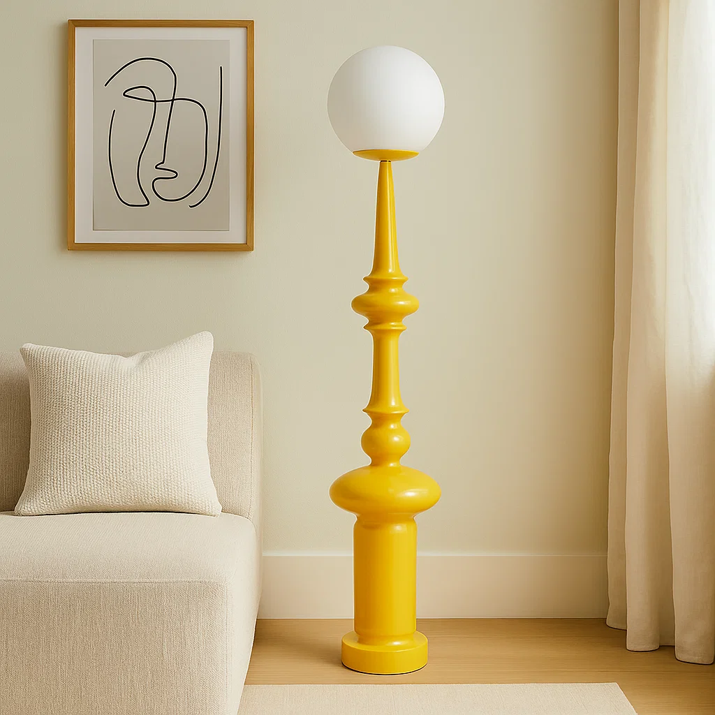 Lampadaire design avec base sculptée et globe lumineux