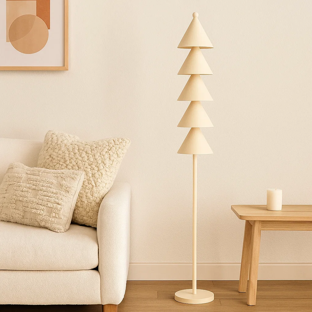 Lampadaire design géométrique à quatre abat-jour coniques