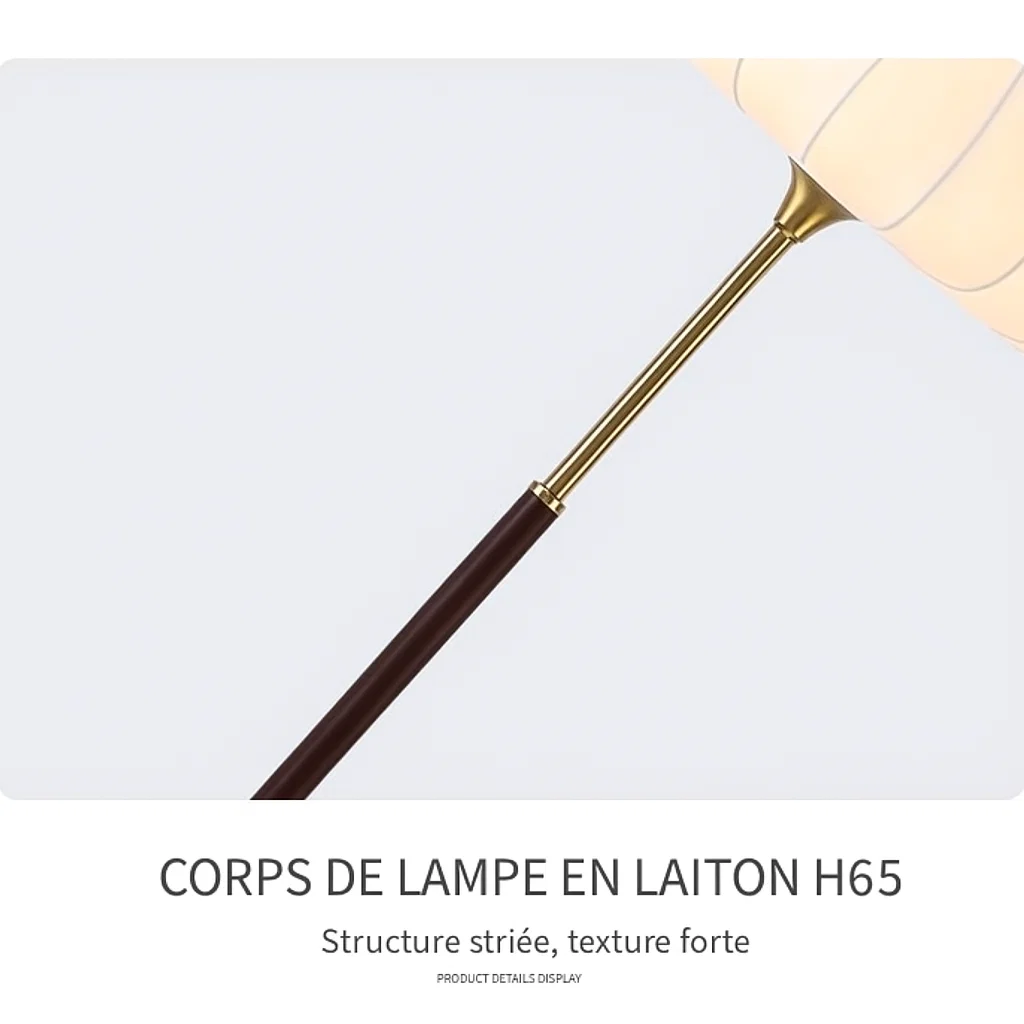 Lampe sur Pied Design Classique avec Abat-jour en Soie Blanche – Bois Noyer et Laiton