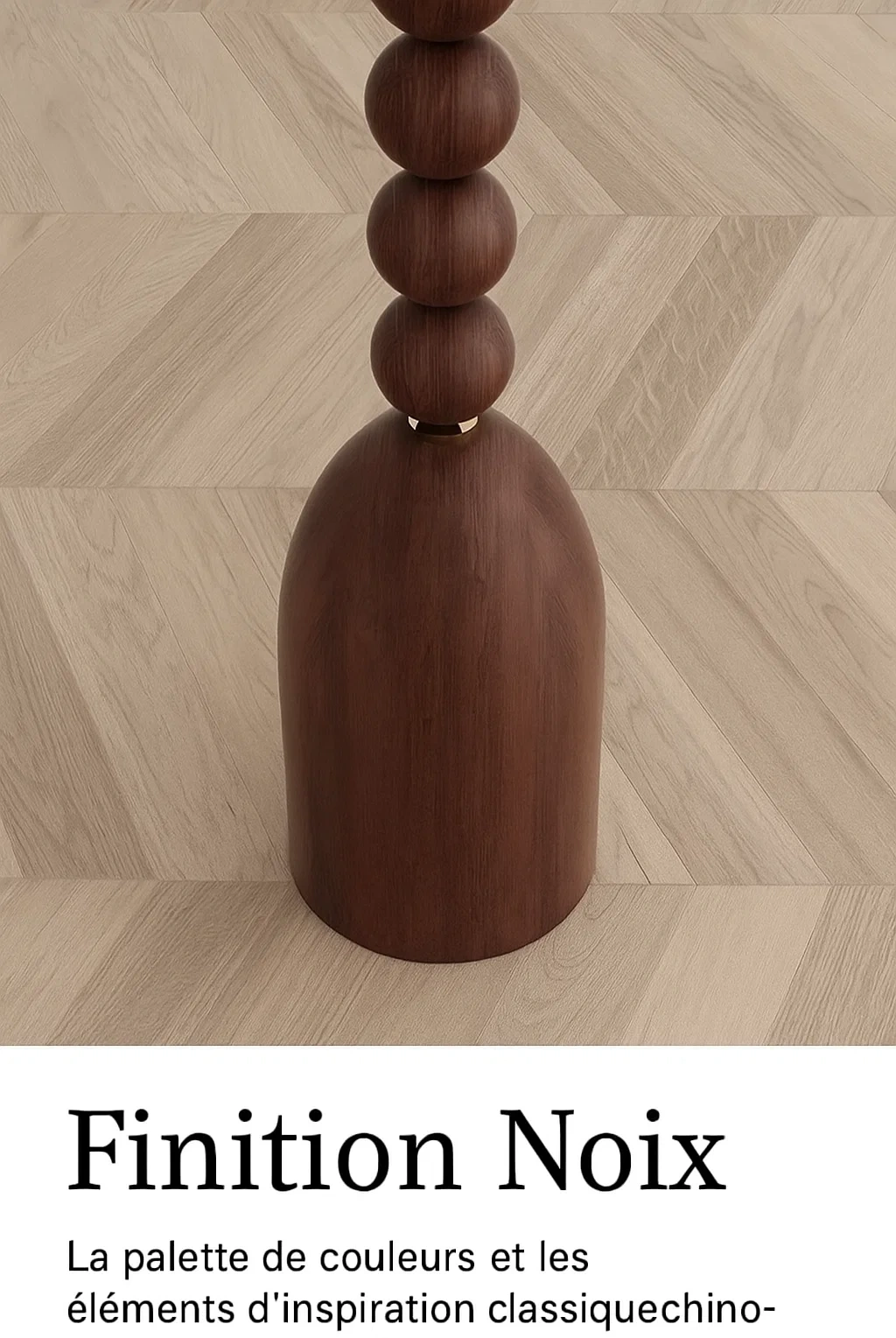 Lampadaire design en bois sculpté avec abat-jour conique en tissu