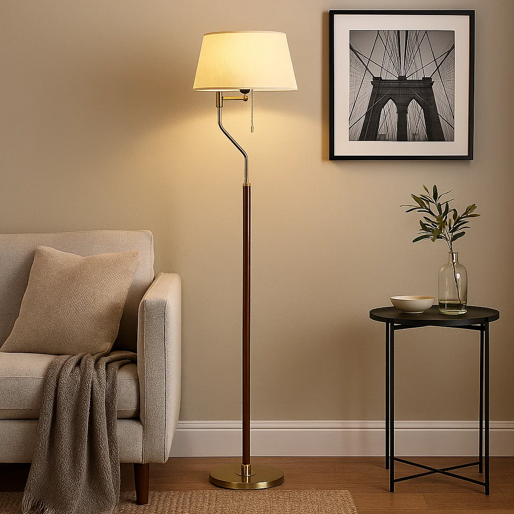 Lampadaire moderne en métal doré et bois avec abat-jour en tissu