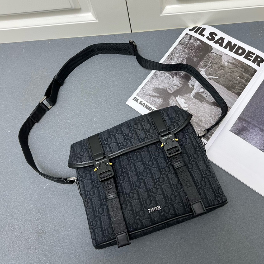 Dior Hit The Road Flap Messenger Bag  (Replica)
