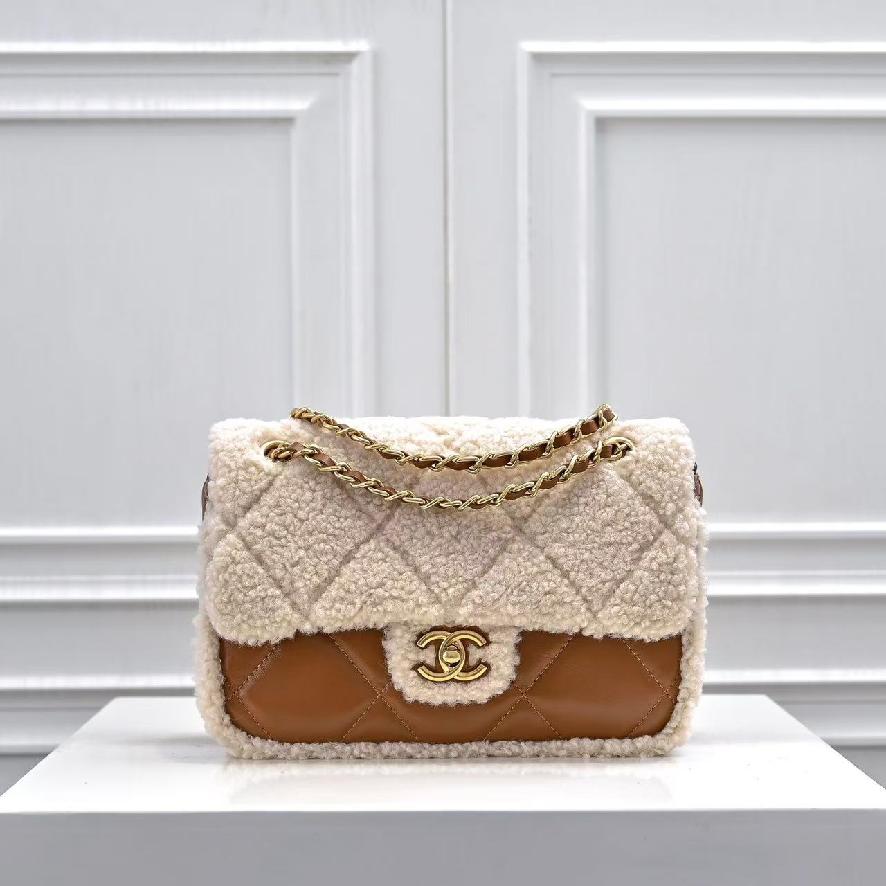Chanel Autumn and Winter Series Flap Bag (Replica)