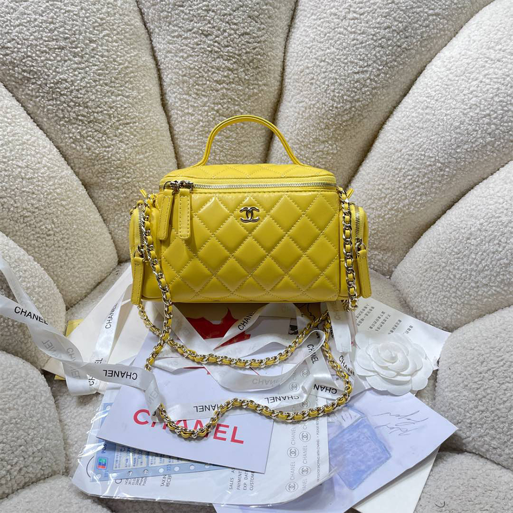 Chanel Cosmetic bag Shiny wrinkled leather  (Replica)