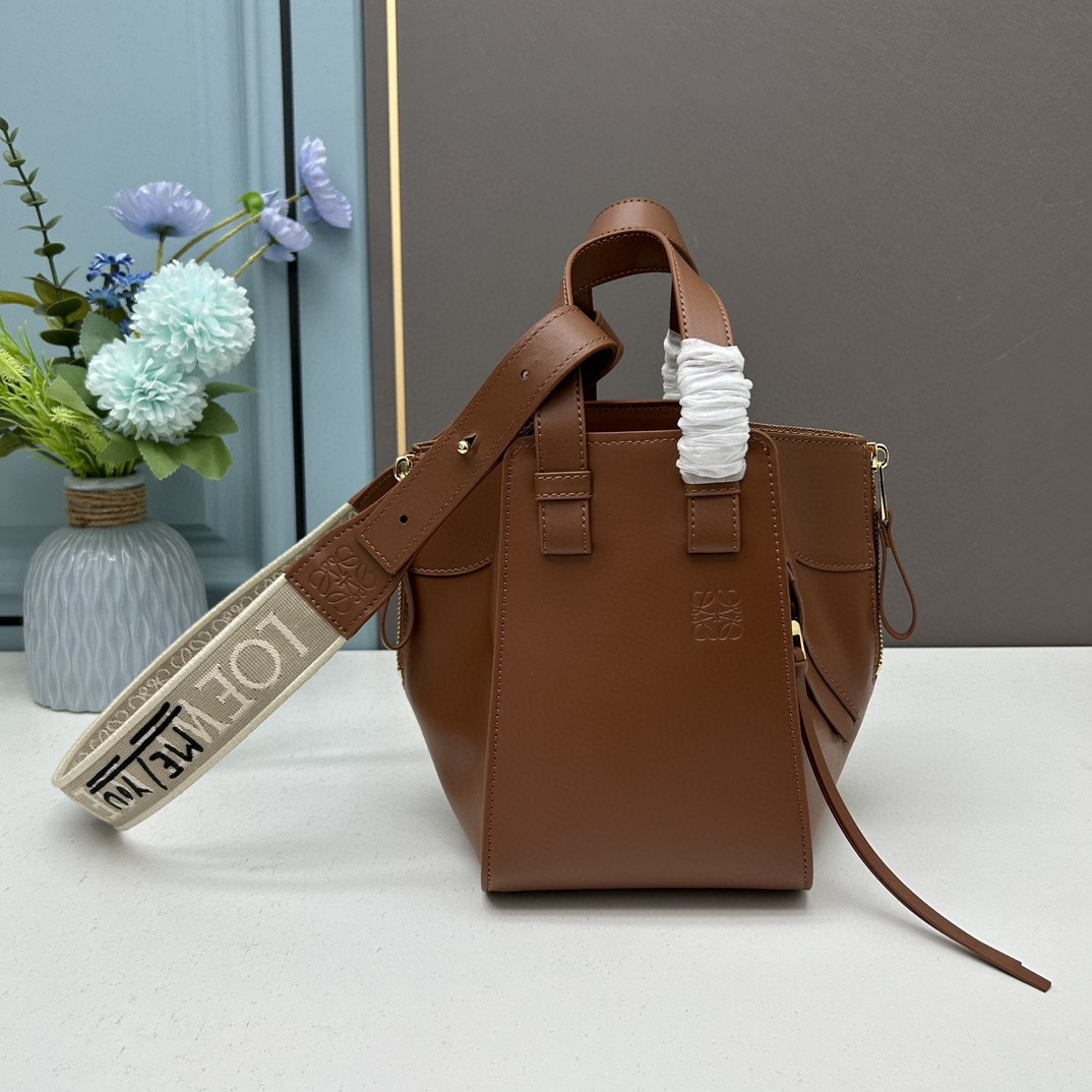 Loewe Hammock Drawstring Crossbody Bag (Replica)