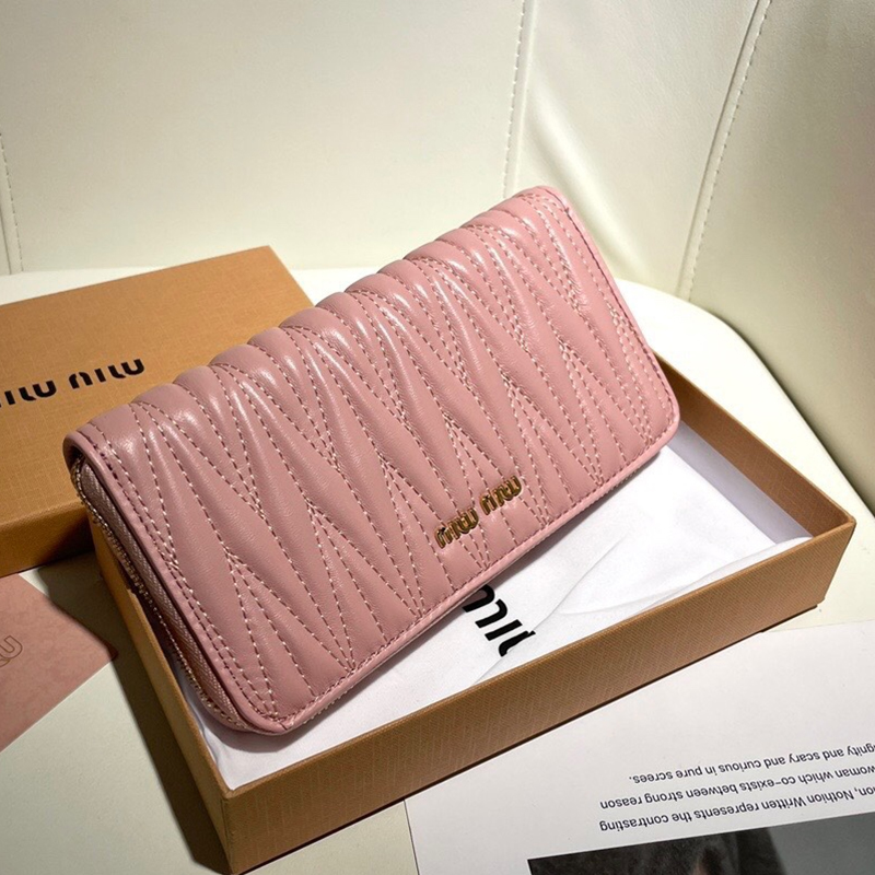 MIU MIU Matelassé Leather Card Bag (Replica)