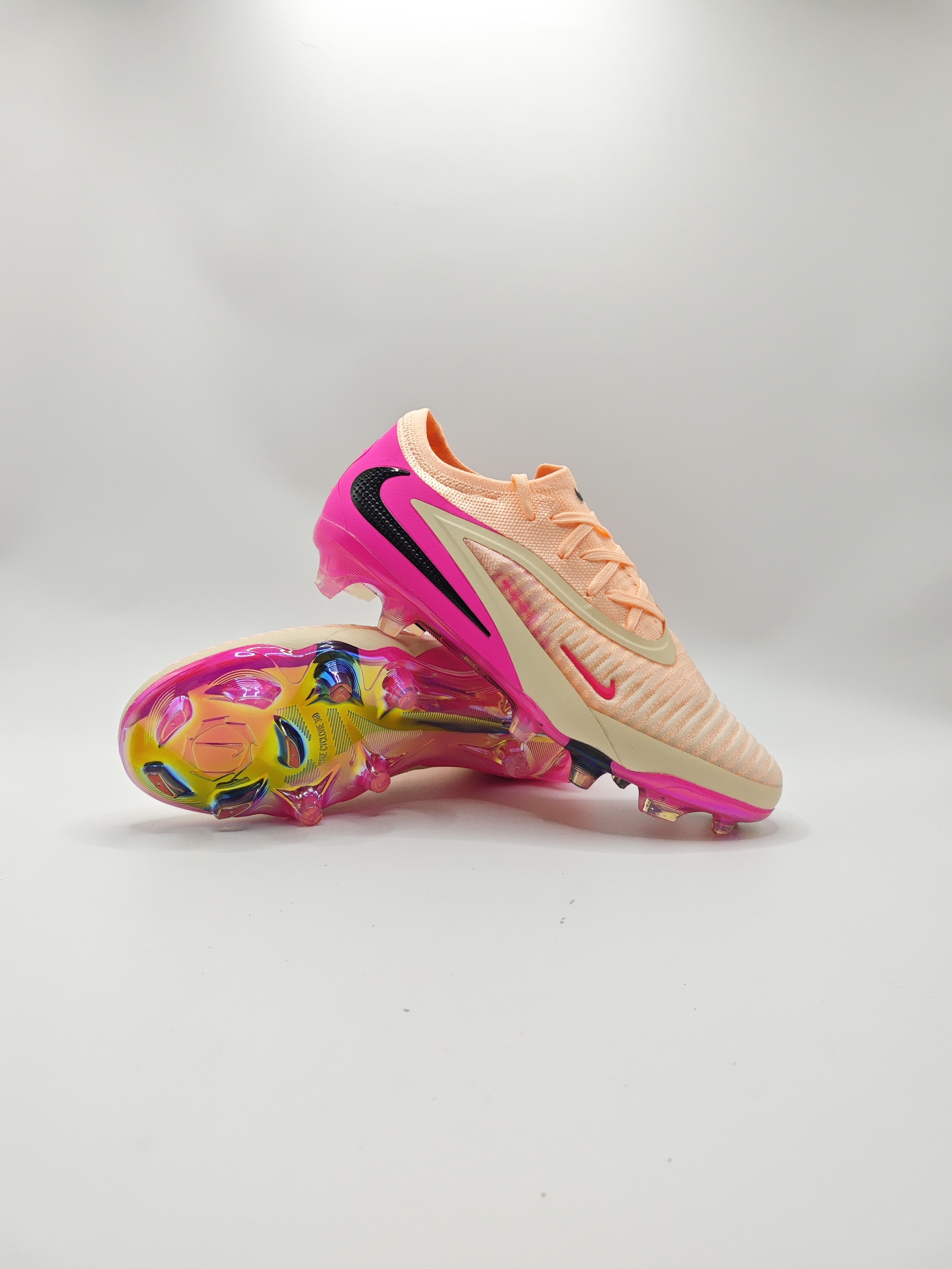 Nike Phantom GX III Low-Top Double-Layer Waterproof Fish Thread Full Knit FG Soccer Cleats