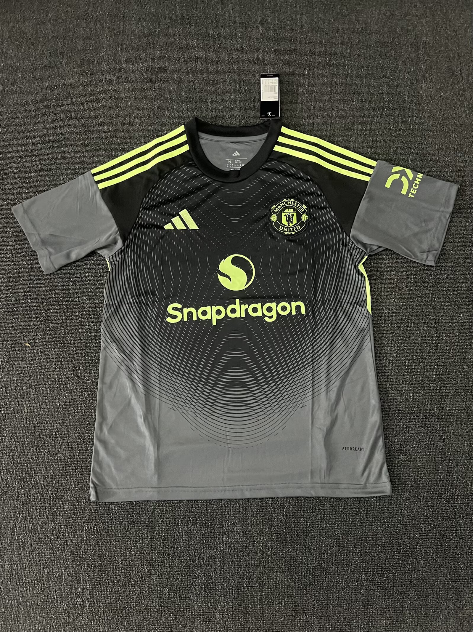 2025-26 Man Utd Black Goalkeeper Fans Soccer Jersey