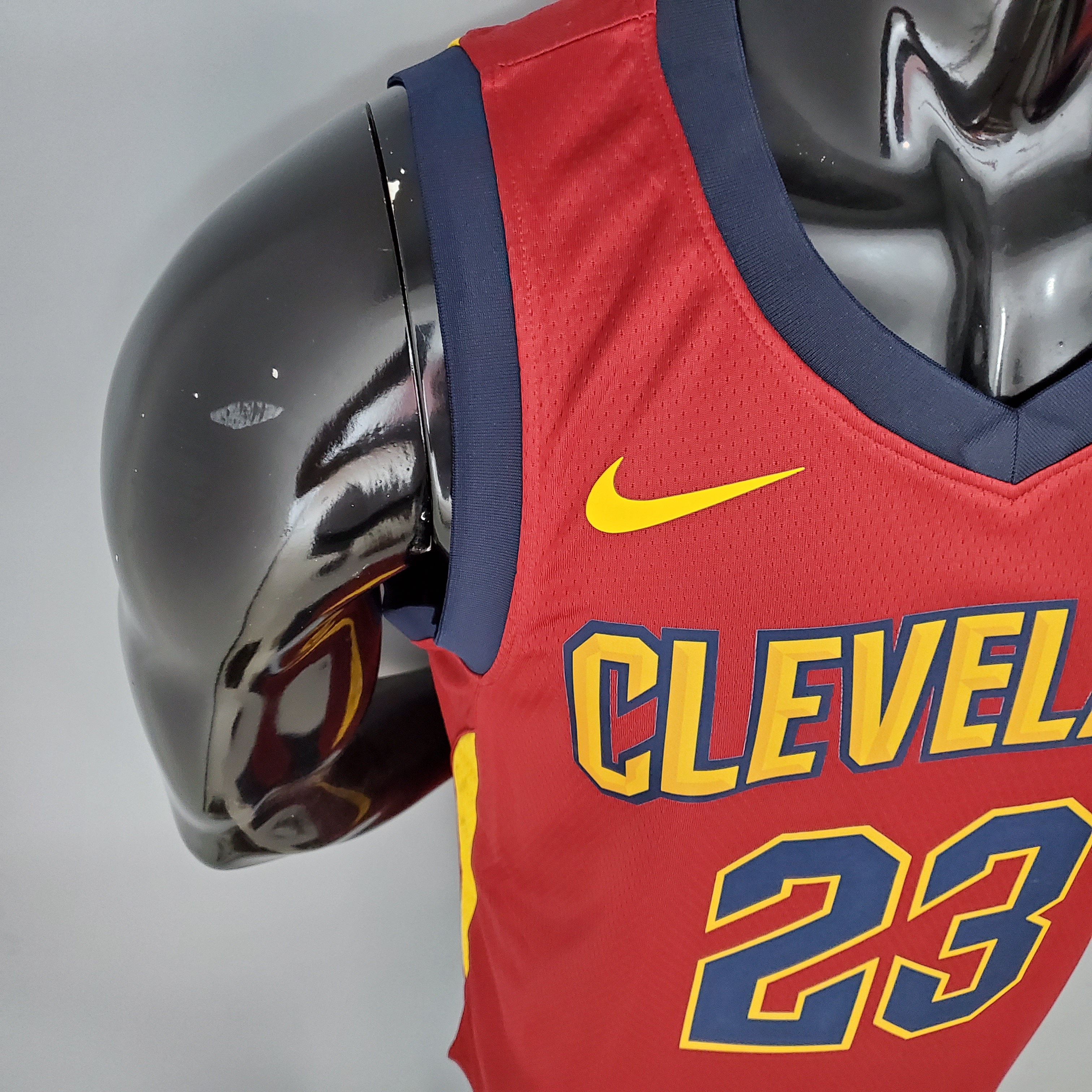 LeBron James Cleveland Cavaliers 2017 Swingman Jersey Red