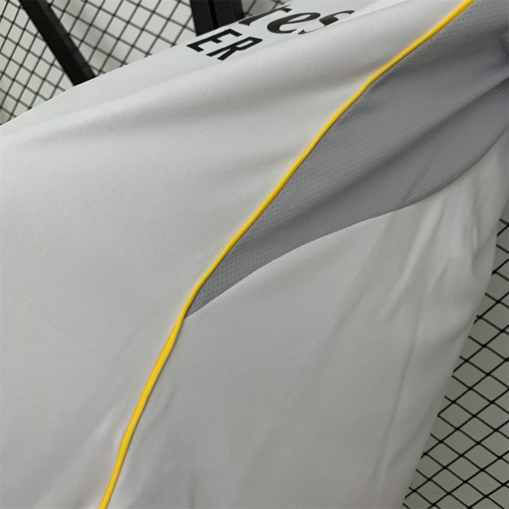 Real Madrid Home Women Jersey 25/26