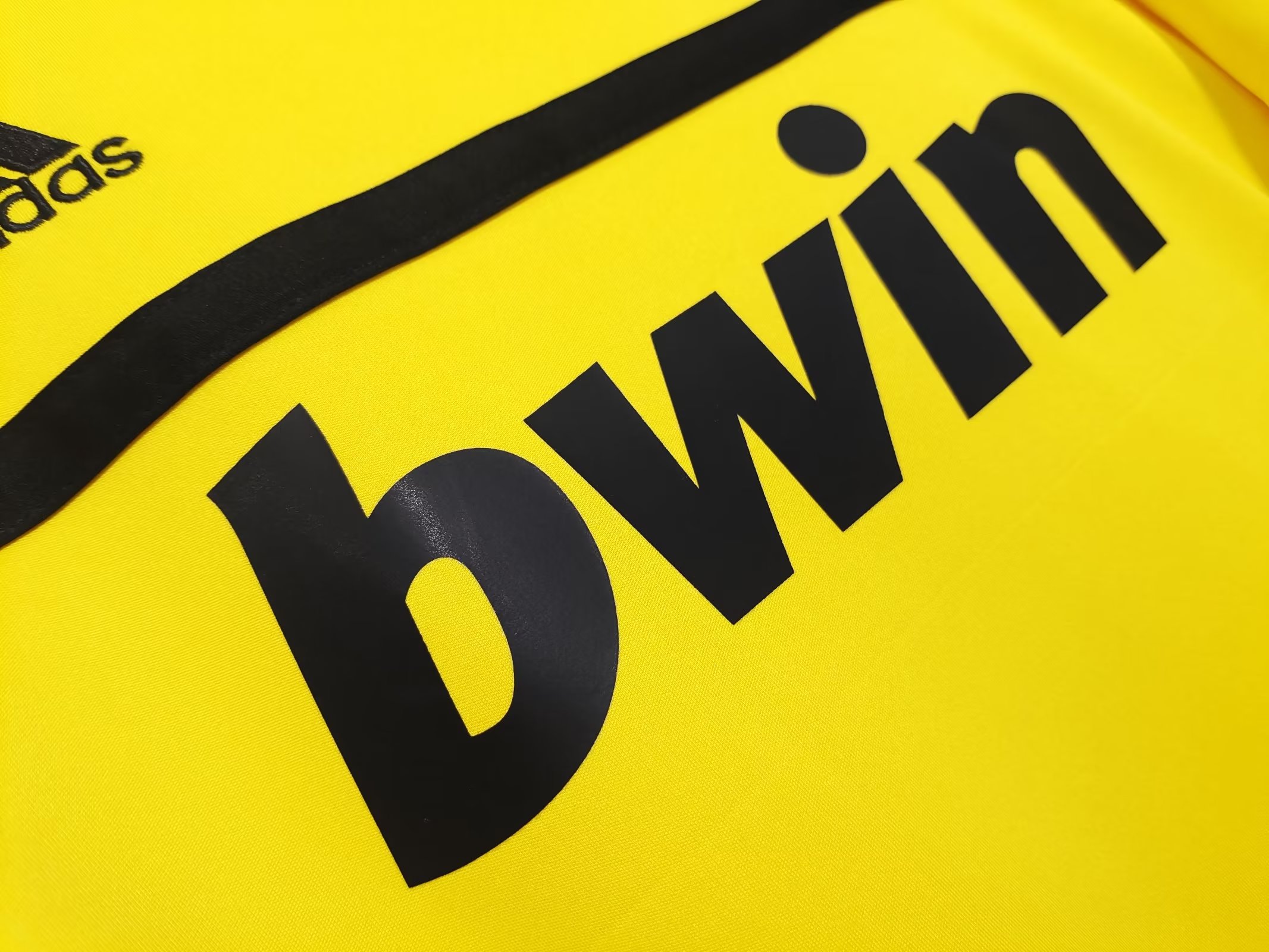 Real Madrid Retro Yellow Goalkeeper Jersey 2011/12