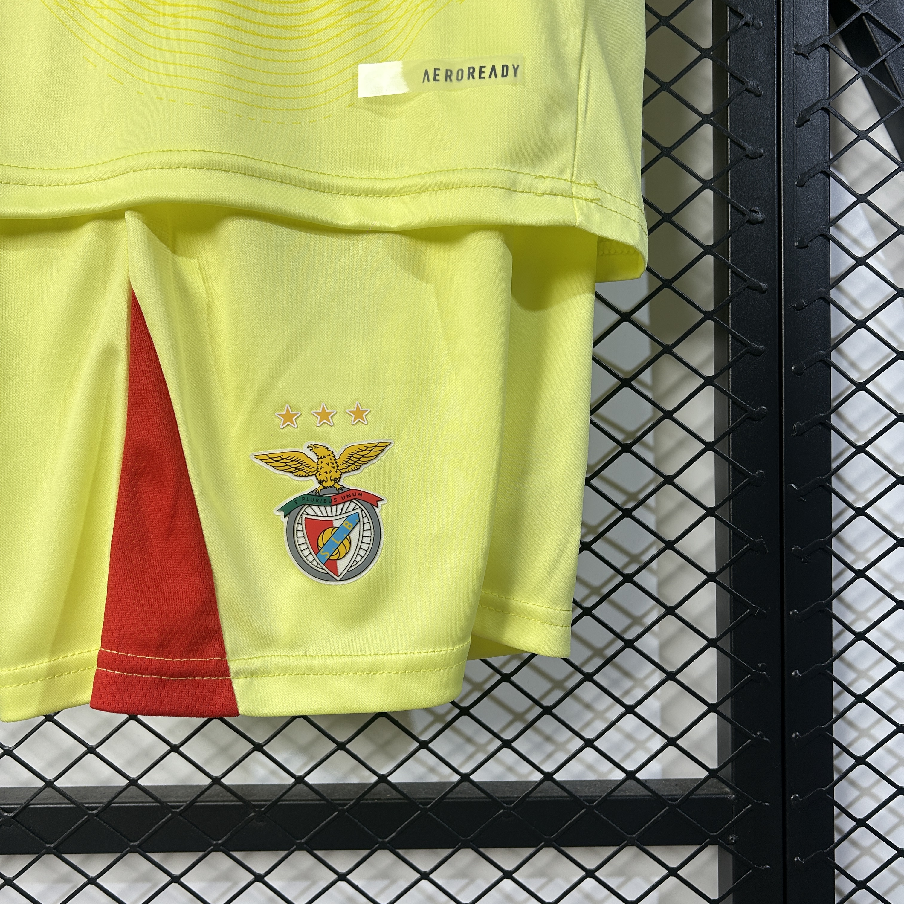 SL Benfica Goalkeeper Kids Suit 25/26