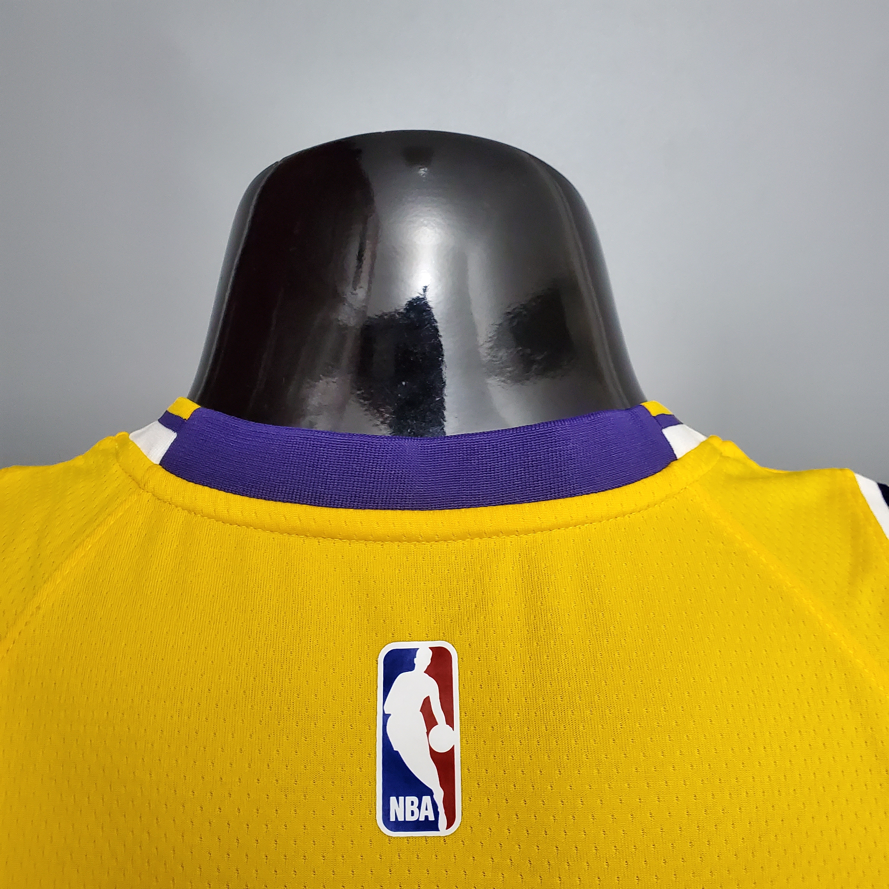 LeBron James Los Angeles Lakers 2020/21 Swingman Jersey Yellow