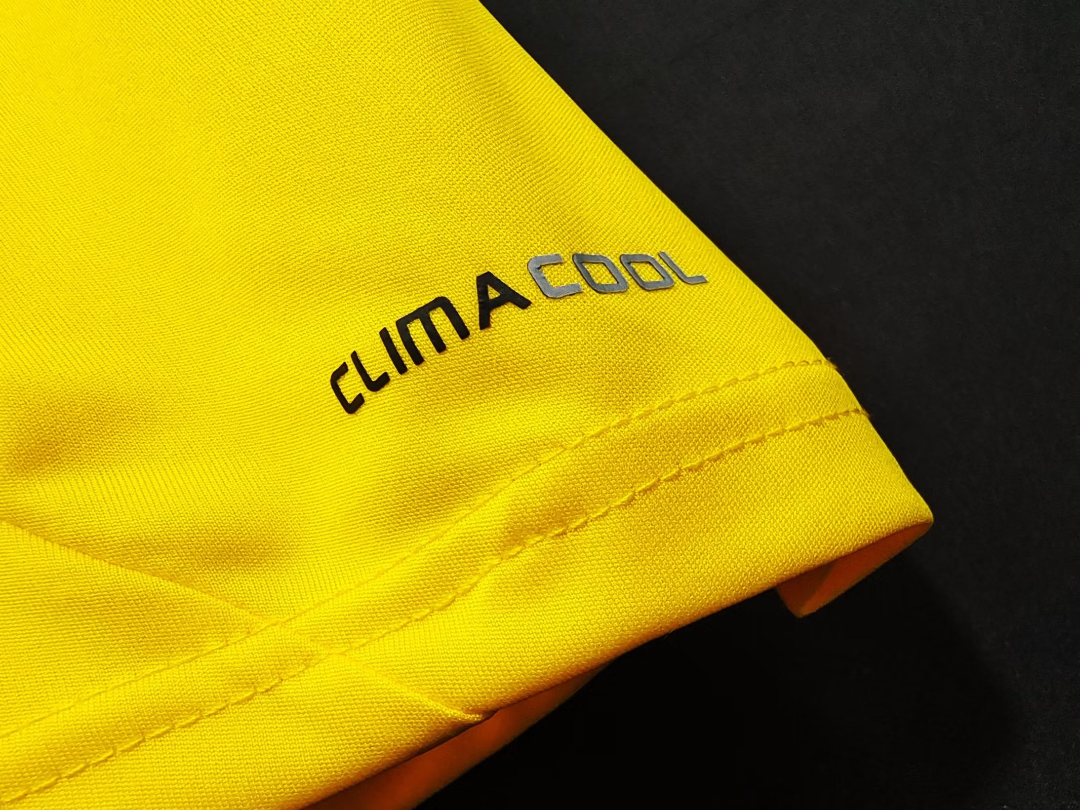 Real Madrid Retro Yellow Goalkeeper Jersey 2011/12