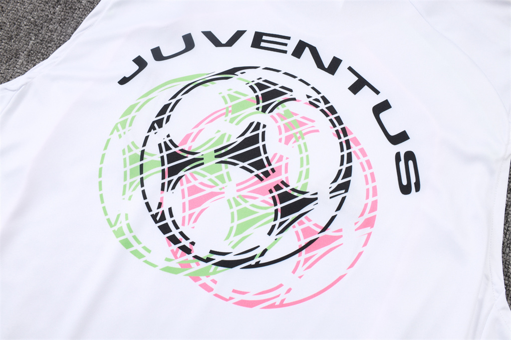 Juventus Training Jersey 25/26