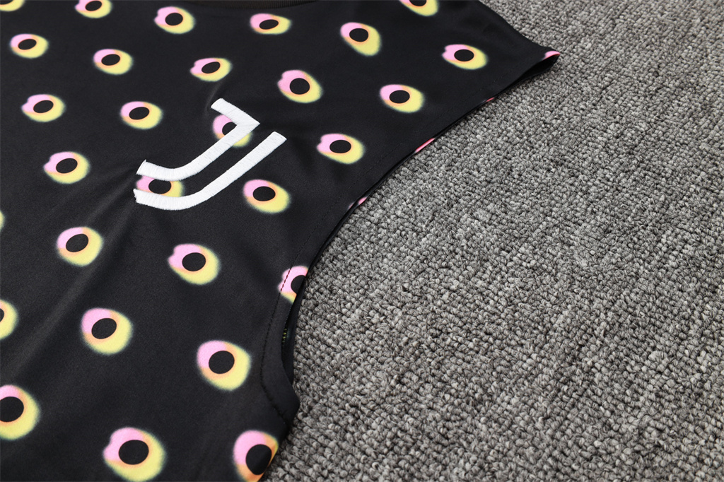 Juventus Training Jersey 24/25