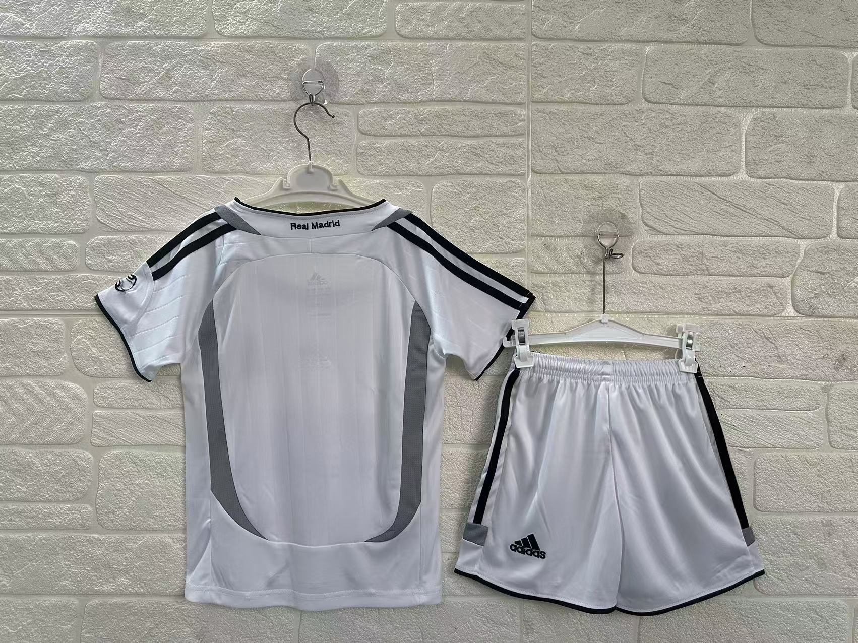 Real Madrid Home Retro Kids Suit 2006/07